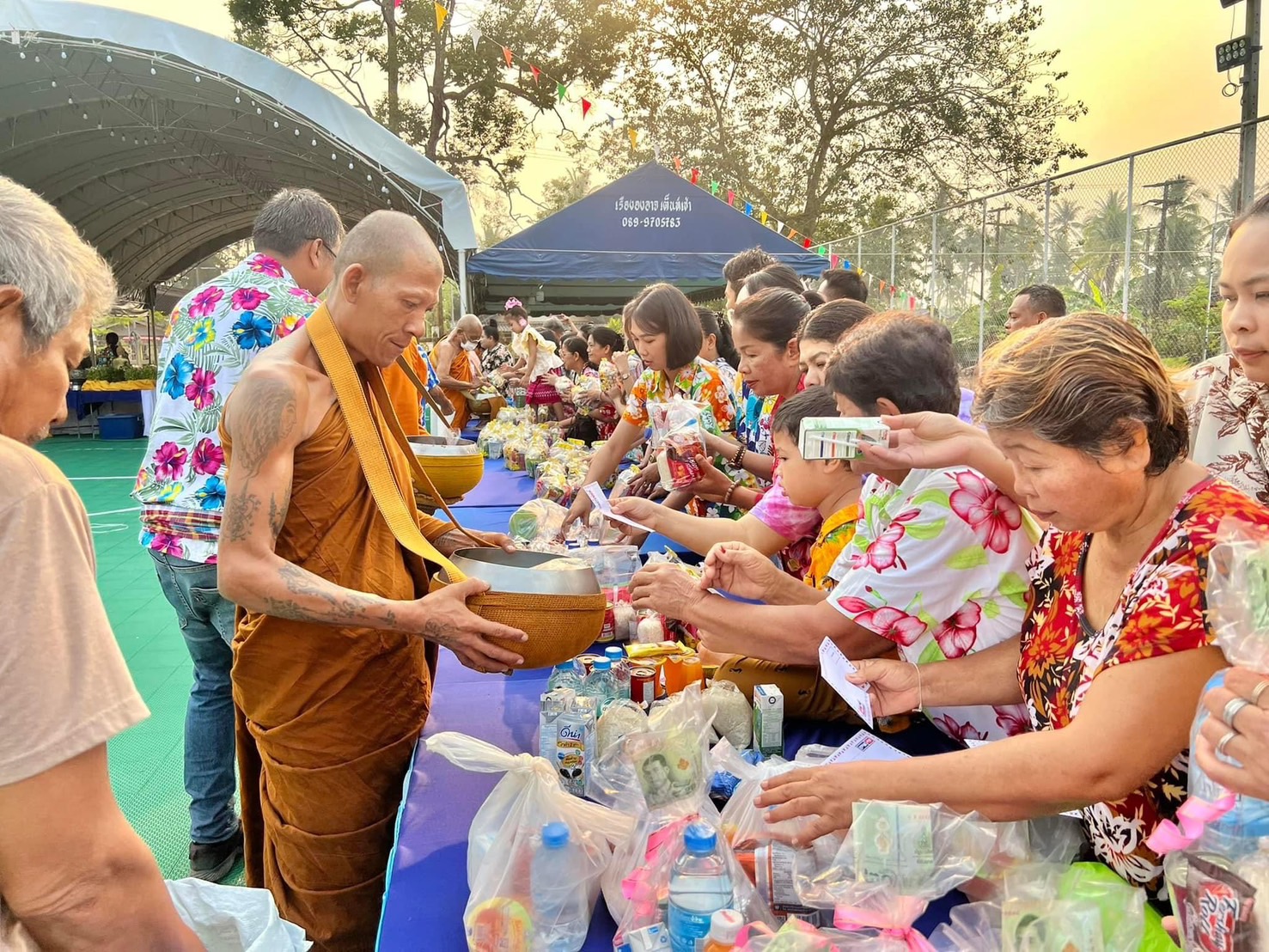 เที่ยววิถีไทยวิถีท้องถิ่นกลับบ้านรดน้ำดำหัวผู้ใหญ่ที่บ้านกัน