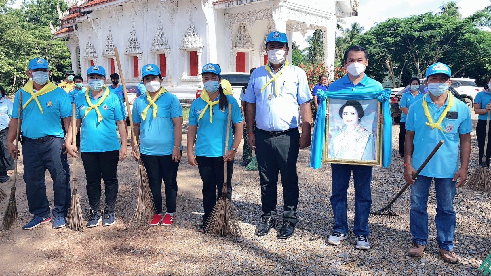 ร่วมพัฒนาเนื่องในวโรกาสวันเฉลิมพระชนพรรษา สมเด็จพระนางเจ้าสิริกิต์ พระบรมราชินีนาถ พระบรมราชชนนี พันปีหลวง และวันแม่แห่งชาติ ณ วัดบางผราวนาราม หมู่ที่ 5 ต.บางหมาก